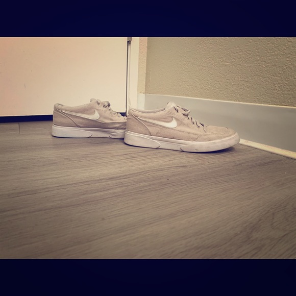 Women’s canvas Nike shoes - Picture 3 of 6